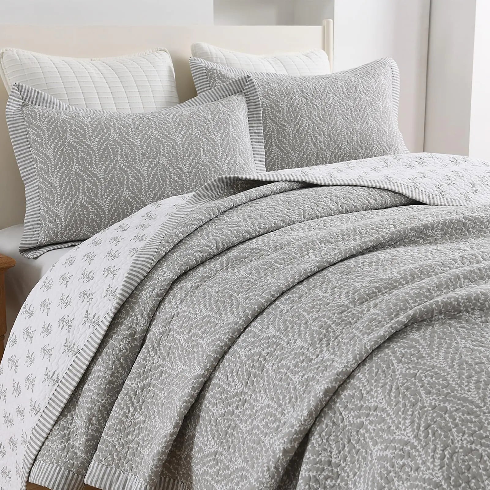 SahSah Casa Quilt 3 Piece Set, Queen Size, White/Gray