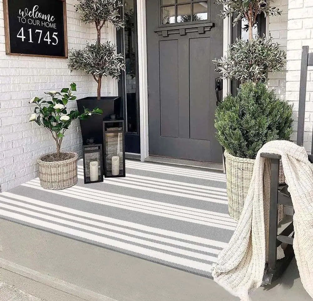 Grey and White Outdoor Rug 3x 5