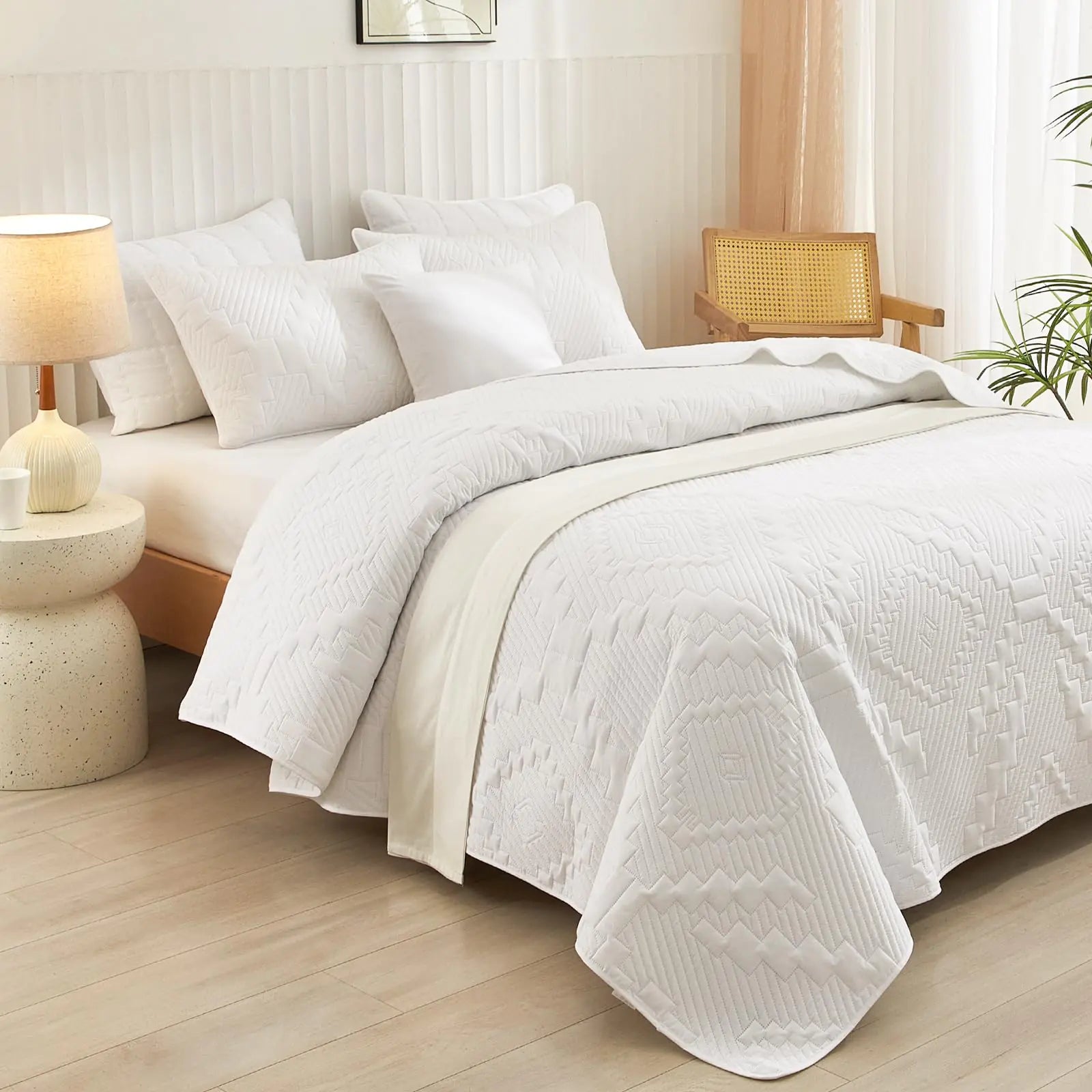 HiSnug White Ultrasonic Oversized Queen Quilts